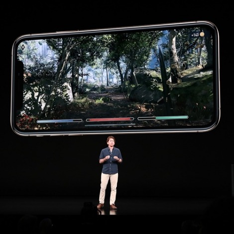 Bethesda 的 Todd Howard 在 Apple 的 iPhone 发布会上展示了《上古卷轴：刀锋》的游戏玩法